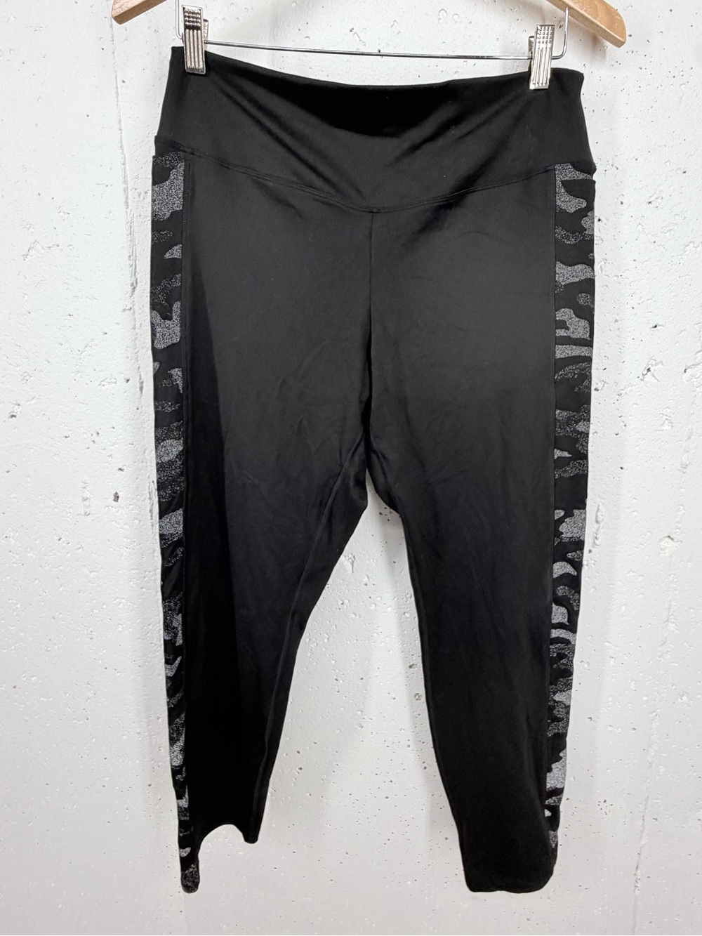 PINK Victoria's Secret XL High Waist Workout Black Camo Crop Leggings New